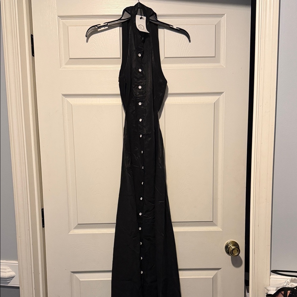 Chic Black Button-Down Backless Dress